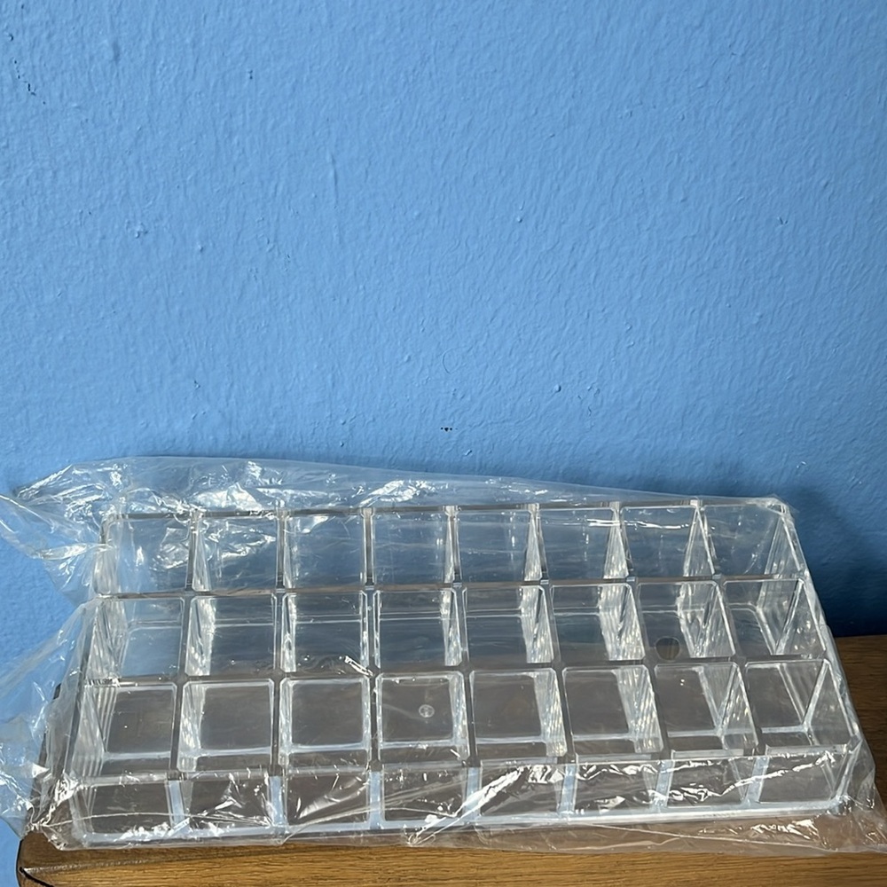24 section organizer, lipstick holder